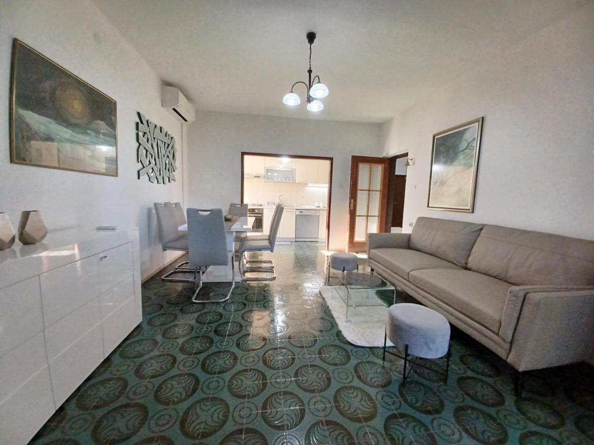 Apartment Lorenzo Trogir Exterior photo