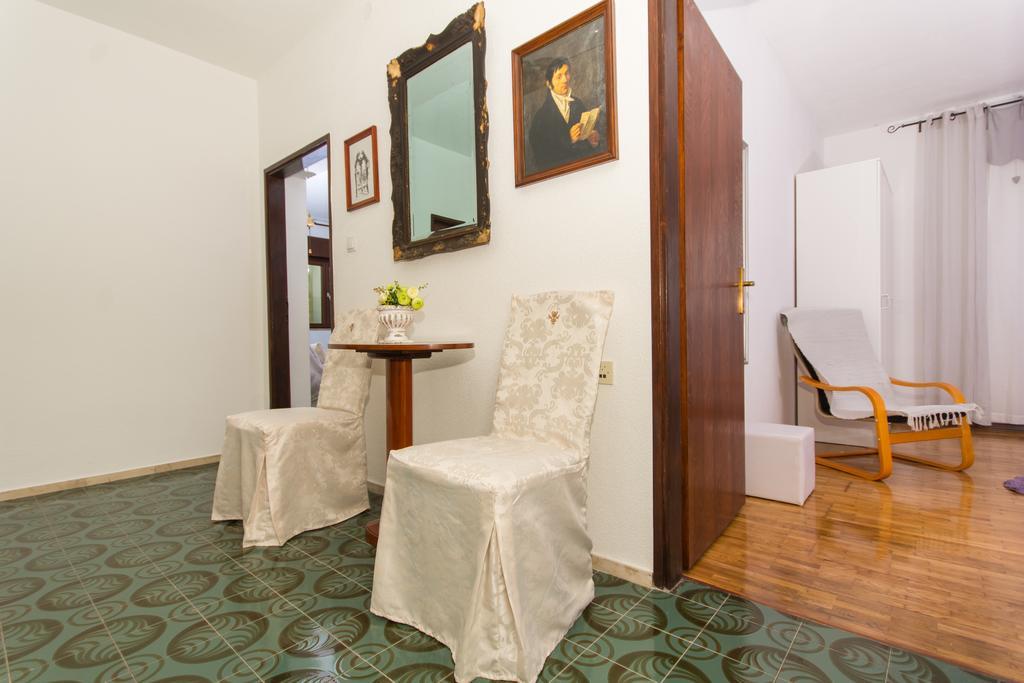Apartment Lorenzo Trogir Exterior photo