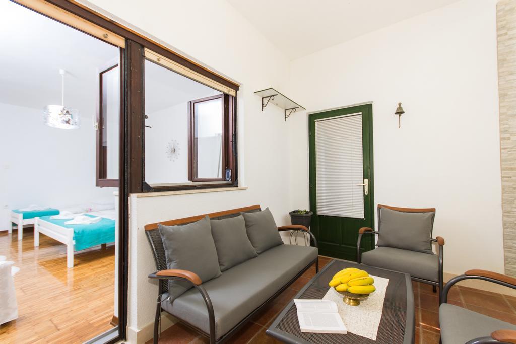 Apartment Lorenzo Trogir Exterior photo