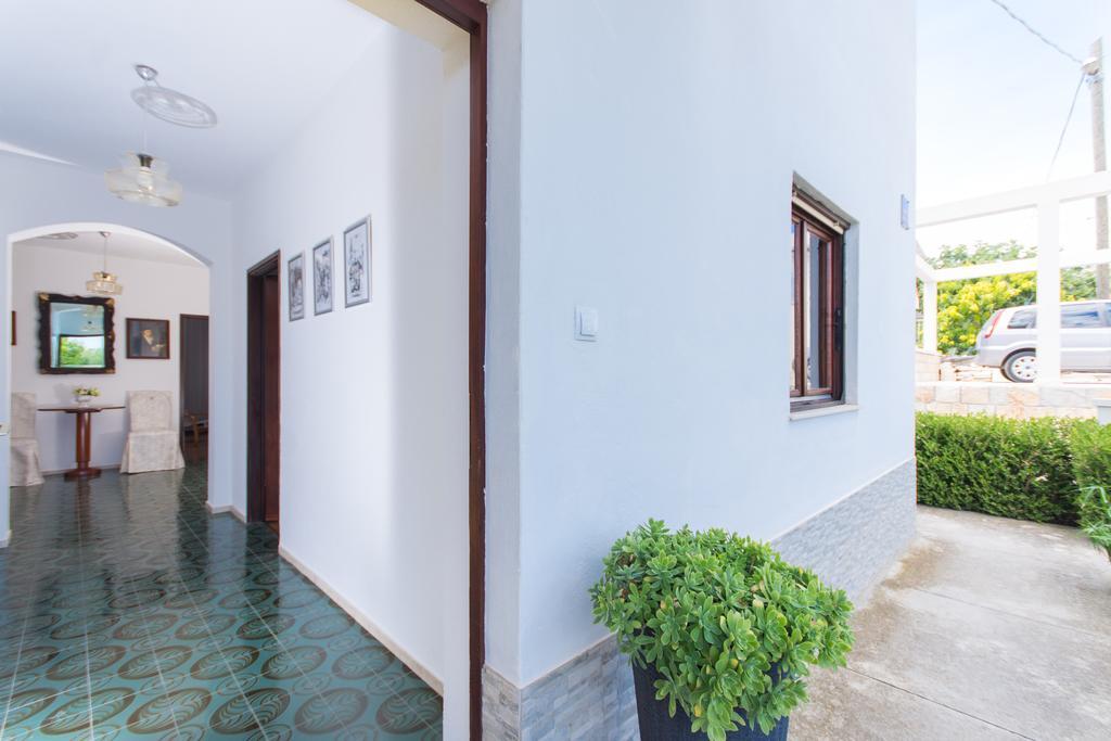Apartment Lorenzo Trogir Exterior photo