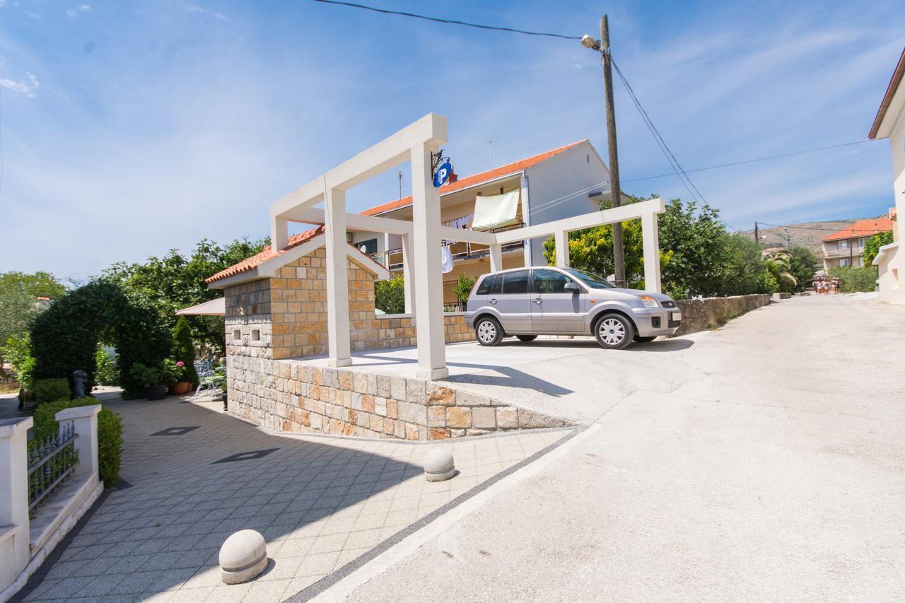 Apartment Lorenzo Trogir Exterior photo