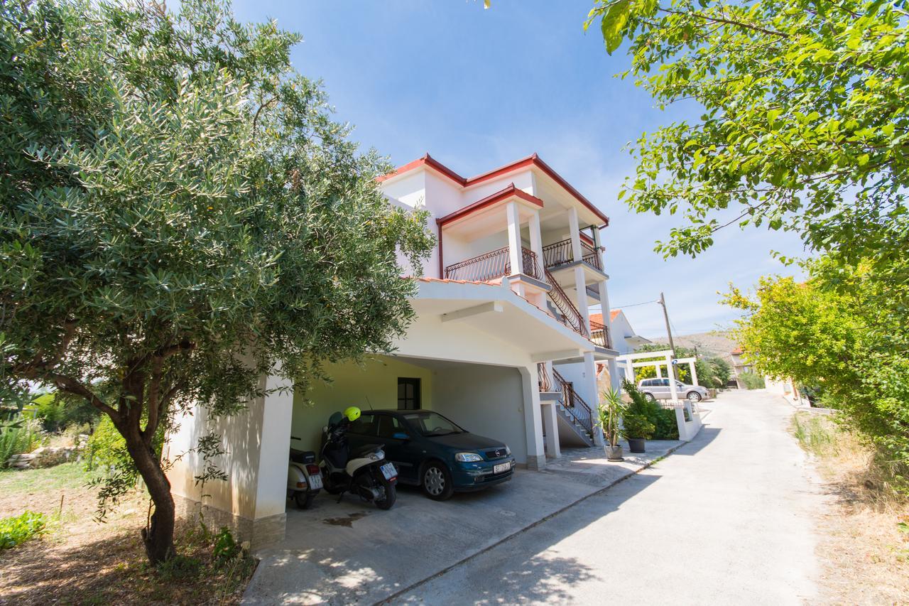 Apartment Lorenzo Trogir Exterior photo